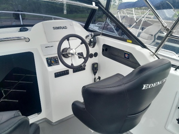 25.4.7 Edencraft 565, Helm